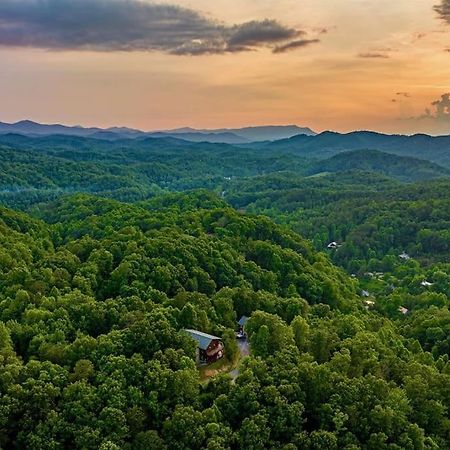 Panorama Mountain View Cabin, Less Than 10 Miles From Gatlinburg And Dollywood, Dog Friendly, 6 Bedrooms Sleeps 17, Fire Pit, Hottub, Washer Dryer, Fully Loaded Kitchen, Gameroom With A Tv, Pool Table, Arcade, Air Hockey, And Foosball سيفيرفيل المظهر الخارجي الصورة
