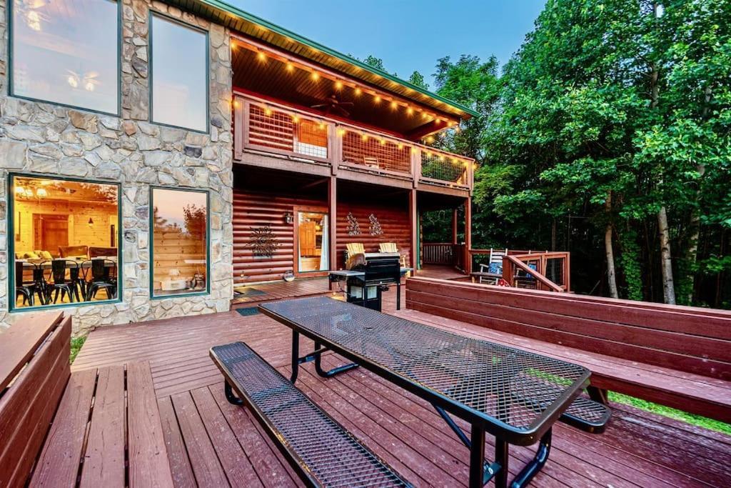 Panorama Mountain View Cabin, Less Than 10 Miles From Gatlinburg And Dollywood, Dog Friendly, 6 Bedrooms Sleeps 17, Fire Pit, Hottub, Washer Dryer, Fully Loaded Kitchen, Gameroom With A Tv, Pool Table, Arcade, Air Hockey, And Foosball سيفيرفيل المظهر الخارجي الصورة