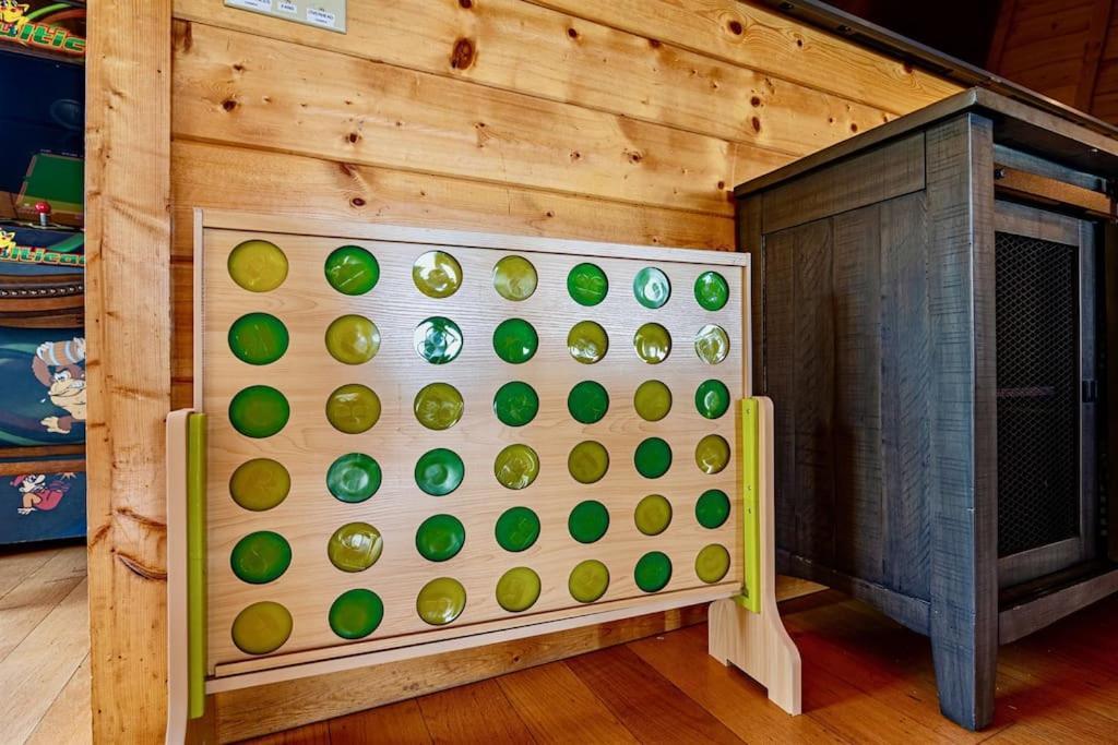 Panorama Mountain View Cabin, Less Than 10 Miles From Gatlinburg And Dollywood, Dog Friendly, 6 Bedrooms Sleeps 17, Fire Pit, Hottub, Washer Dryer, Fully Loaded Kitchen, Gameroom With A Tv, Pool Table, Arcade, Air Hockey, And Foosball سيفيرفيل المظهر الخارجي الصورة