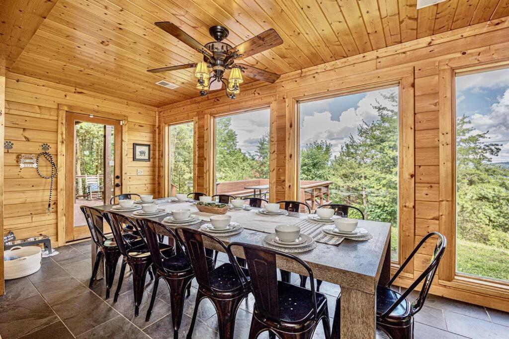 Panorama Mountain View Cabin, Less Than 10 Miles From Gatlinburg And Dollywood, Dog Friendly, 6 Bedrooms Sleeps 17, Fire Pit, Hottub, Washer Dryer, Fully Loaded Kitchen, Gameroom With A Tv, Pool Table, Arcade, Air Hockey, And Foosball سيفيرفيل المظهر الخارجي الصورة