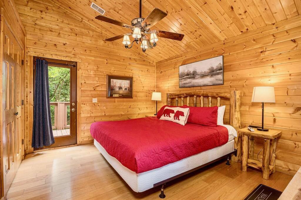 Panorama Mountain View Cabin, Less Than 10 Miles From Gatlinburg And Dollywood, Dog Friendly, 6 Bedrooms Sleeps 17, Fire Pit, Hottub, Washer Dryer, Fully Loaded Kitchen, Gameroom With A Tv, Pool Table, Arcade, Air Hockey, And Foosball سيفيرفيل المظهر الخارجي الصورة