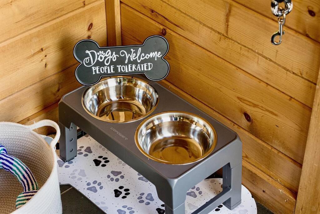 Panorama Mountain View Cabin, Less Than 10 Miles From Gatlinburg And Dollywood, Dog Friendly, 6 Bedrooms Sleeps 17, Fire Pit, Hottub, Washer Dryer, Fully Loaded Kitchen, Gameroom With A Tv, Pool Table, Arcade, Air Hockey, And Foosball سيفيرفيل المظهر الخارجي الصورة