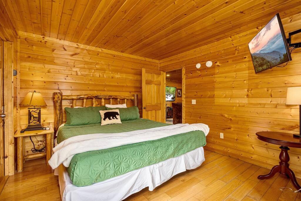 Panorama Mountain View Cabin, Less Than 10 Miles From Gatlinburg And Dollywood, Dog Friendly, 6 Bedrooms Sleeps 17, Fire Pit, Hottub, Washer Dryer, Fully Loaded Kitchen, Gameroom With A Tv, Pool Table, Arcade, Air Hockey, And Foosball سيفيرفيل المظهر الخارجي الصورة
