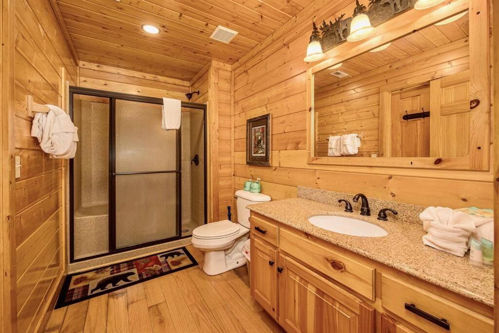 Panorama Mountain View Cabin, Less Than 10 Miles From Gatlinburg And Dollywood, Dog Friendly, 6 Bedrooms Sleeps 17, Fire Pit, Hottub, Washer Dryer, Fully Loaded Kitchen, Gameroom With A Tv, Pool Table, Arcade, Air Hockey, And Foosball سيفيرفيل المظهر الخارجي الصورة