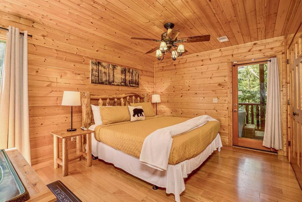Panorama Mountain View Cabin, Less Than 10 Miles From Gatlinburg And Dollywood, Dog Friendly, 6 Bedrooms Sleeps 17, Fire Pit, Hottub, Washer Dryer, Fully Loaded Kitchen, Gameroom With A Tv, Pool Table, Arcade, Air Hockey, And Foosball سيفيرفيل المظهر الخارجي الصورة