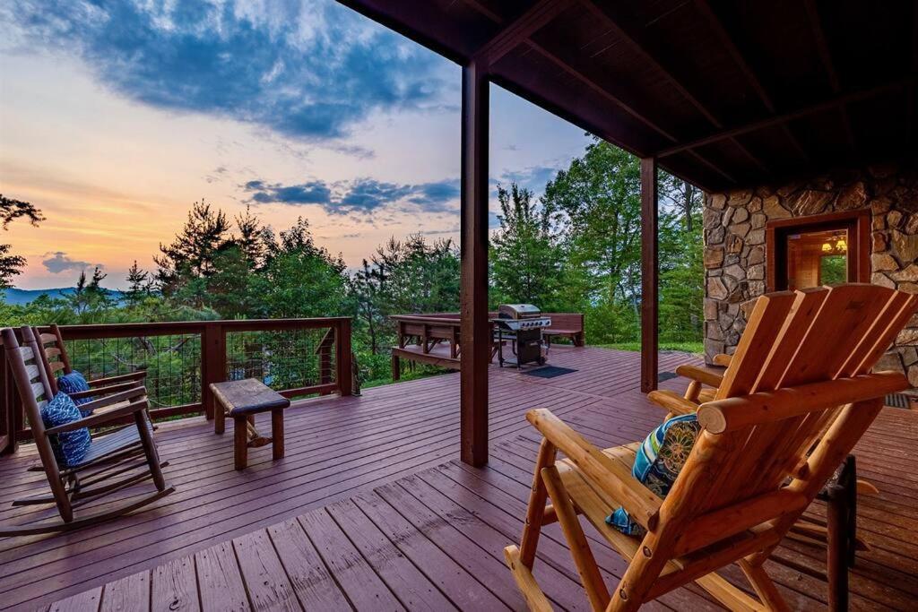 Panorama Mountain View Cabin, Less Than 10 Miles From Gatlinburg And Dollywood, Dog Friendly, 6 Bedrooms Sleeps 17, Fire Pit, Hottub, Washer Dryer, Fully Loaded Kitchen, Gameroom With A Tv, Pool Table, Arcade, Air Hockey, And Foosball سيفيرفيل المظهر الخارجي الصورة