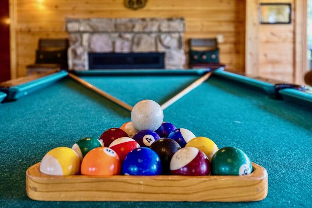 Panorama Mountain View Cabin, Less Than 10 Miles From Gatlinburg And Dollywood, Dog Friendly, 6 Bedrooms Sleeps 17, Fire Pit, Hottub, Washer Dryer, Fully Loaded Kitchen, Gameroom With A Tv, Pool Table, Arcade, Air Hockey, And Foosball سيفيرفيل المظهر الخارجي الصورة