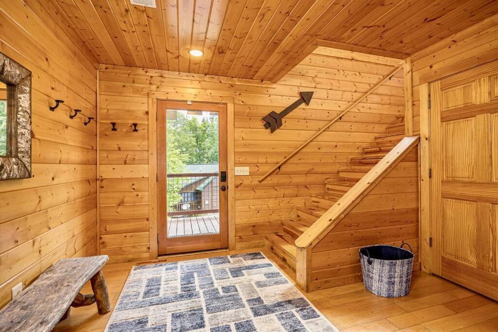 Panorama Mountain View Cabin, Less Than 10 Miles From Gatlinburg And Dollywood, Dog Friendly, 6 Bedrooms Sleeps 17, Fire Pit, Hottub, Washer Dryer, Fully Loaded Kitchen, Gameroom With A Tv, Pool Table, Arcade, Air Hockey, And Foosball سيفيرفيل المظهر الخارجي الصورة