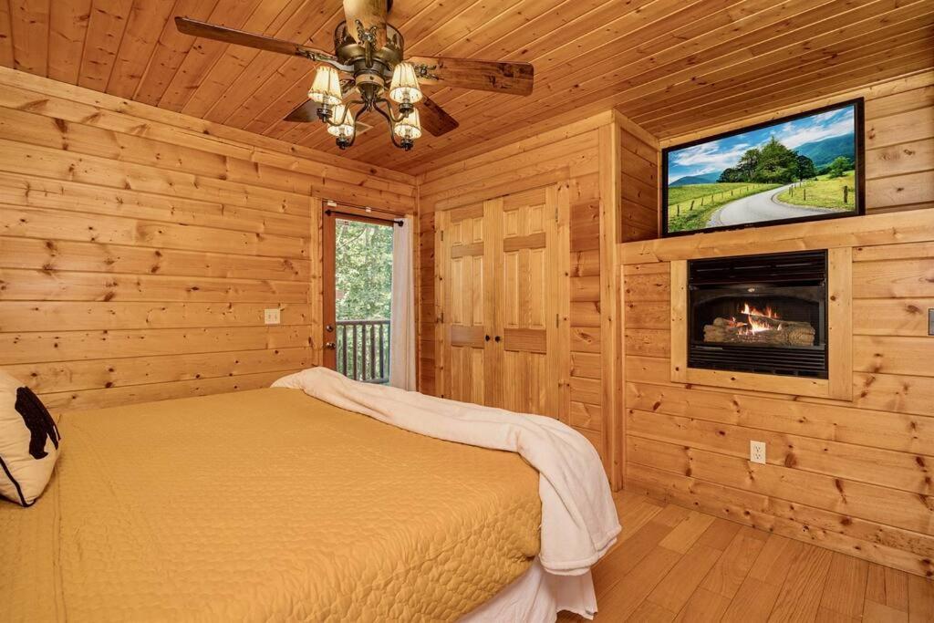 Panorama Mountain View Cabin, Less Than 10 Miles From Gatlinburg And Dollywood, Dog Friendly, 6 Bedrooms Sleeps 17, Fire Pit, Hottub, Washer Dryer, Fully Loaded Kitchen, Gameroom With A Tv, Pool Table, Arcade, Air Hockey, And Foosball سيفيرفيل المظهر الخارجي الصورة