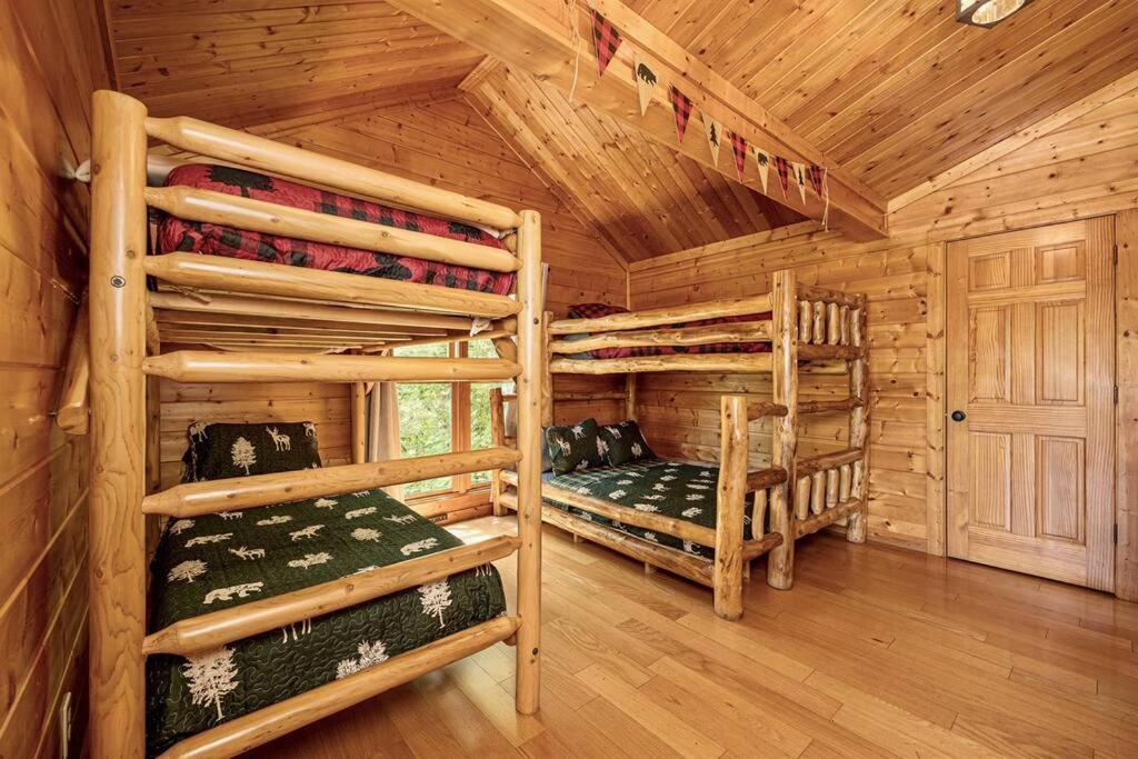 Panorama Mountain View Cabin, Less Than 10 Miles From Gatlinburg And Dollywood, Dog Friendly, 6 Bedrooms Sleeps 17, Fire Pit, Hottub, Washer Dryer, Fully Loaded Kitchen, Gameroom With A Tv, Pool Table, Arcade, Air Hockey, And Foosball سيفيرفيل المظهر الخارجي الصورة