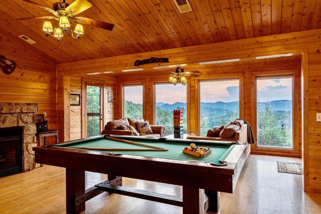 Panorama Mountain View Cabin, Less Than 10 Miles From Gatlinburg And Dollywood, Dog Friendly, 6 Bedrooms Sleeps 17, Fire Pit, Hottub, Washer Dryer, Fully Loaded Kitchen, Gameroom With A Tv, Pool Table, Arcade, Air Hockey, And Foosball سيفيرفيل المظهر الخارجي الصورة