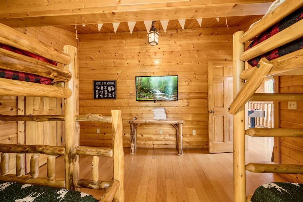 Panorama Mountain View Cabin, Less Than 10 Miles From Gatlinburg And Dollywood, Dog Friendly, 6 Bedrooms Sleeps 17, Fire Pit, Hottub, Washer Dryer, Fully Loaded Kitchen, Gameroom With A Tv, Pool Table, Arcade, Air Hockey, And Foosball سيفيرفيل المظهر الخارجي الصورة