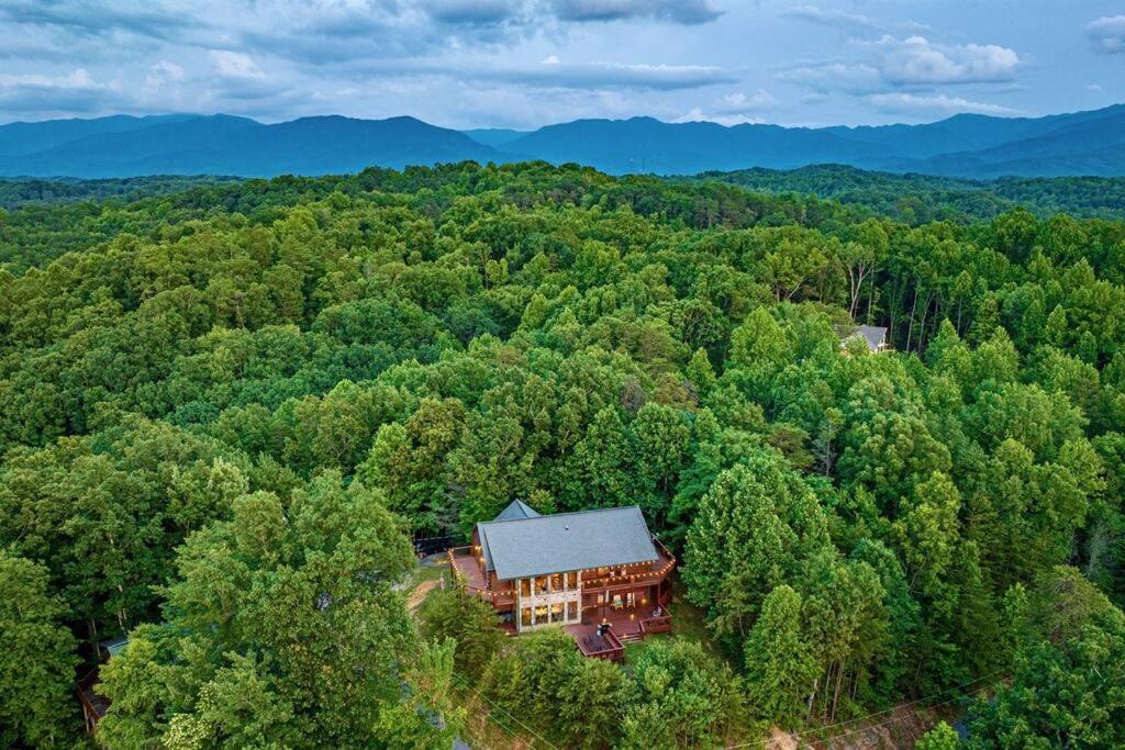 Panorama Mountain View Cabin, Less Than 10 Miles From Gatlinburg And Dollywood, Dog Friendly, 6 Bedrooms Sleeps 17, Fire Pit, Hottub, Washer Dryer, Fully Loaded Kitchen, Gameroom With A Tv, Pool Table, Arcade, Air Hockey, And Foosball سيفيرفيل المظهر الخارجي الصورة