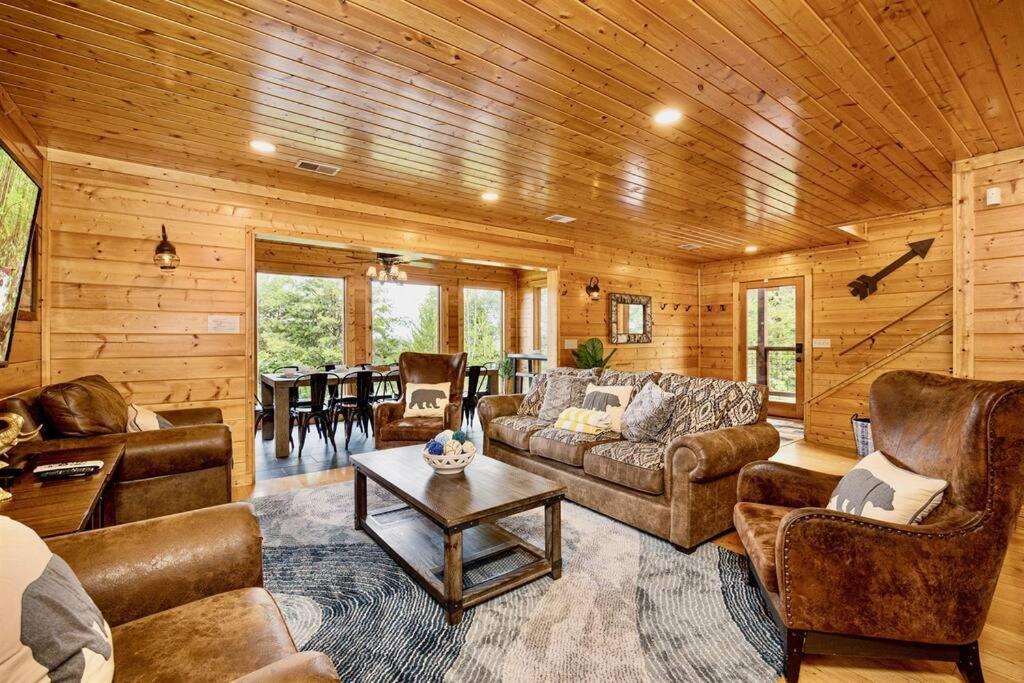 Panorama Mountain View Cabin, Less Than 10 Miles From Gatlinburg And Dollywood, Dog Friendly, 6 Bedrooms Sleeps 17, Fire Pit, Hottub, Washer Dryer, Fully Loaded Kitchen, Gameroom With A Tv, Pool Table, Arcade, Air Hockey, And Foosball سيفيرفيل المظهر الخارجي الصورة