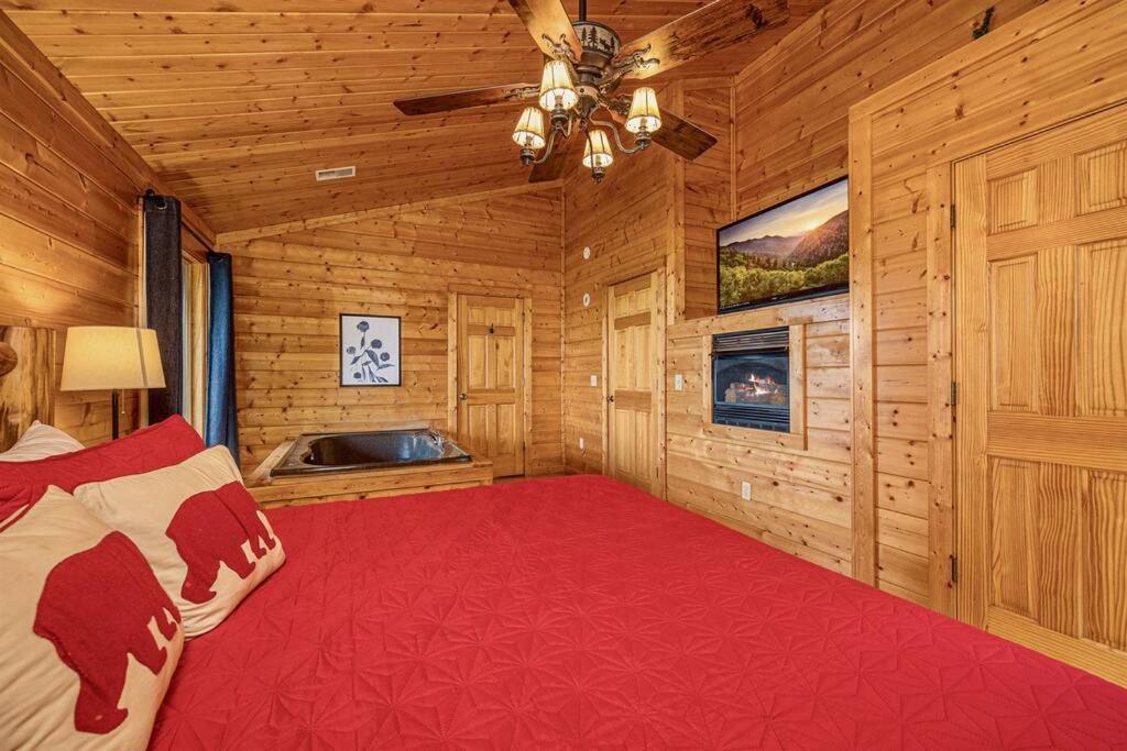 Panorama Mountain View Cabin, Less Than 10 Miles From Gatlinburg And Dollywood, Dog Friendly, 6 Bedrooms Sleeps 17, Fire Pit, Hottub, Washer Dryer, Fully Loaded Kitchen, Gameroom With A Tv, Pool Table, Arcade, Air Hockey, And Foosball سيفيرفيل المظهر الخارجي الصورة