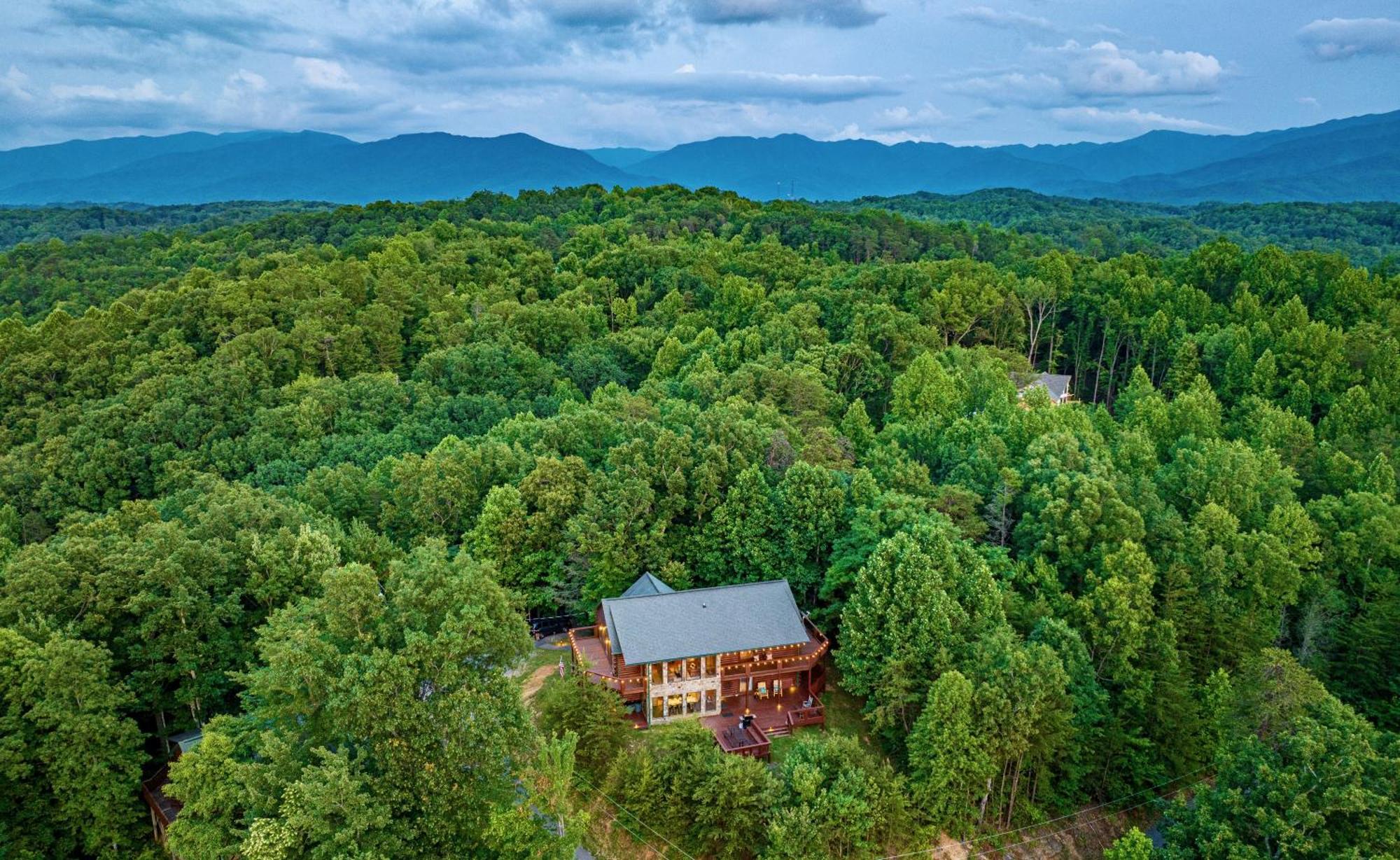 Panorama Mountain View Cabin, Less Than 10 Miles From Gatlinburg And Dollywood, Dog Friendly, 6 Bedrooms Sleeps 17, Fire Pit, Hottub, Washer Dryer, Fully Loaded Kitchen, Gameroom With A Tv, Pool Table, Arcade, Air Hockey, And Foosball سيفيرفيل المظهر الخارجي الصورة